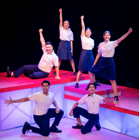Photo credit: Poh Yu Khing, Courtesy of Esplanade – Theatres on the Bay Image of all 6 cast members